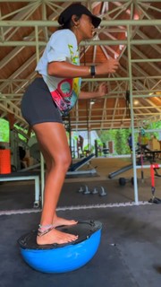 Megha Gupta feet photo thumbnail