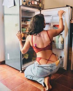 Megha Gupta feet photo thumbnail