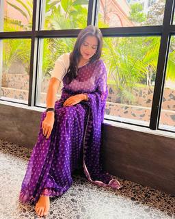 Megha Gupta feet photo thumbnail