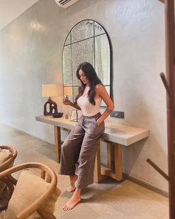 Megha Gupta feet photo thumbnail