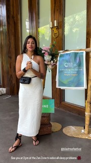 Megha Gupta feet photo thumbnail