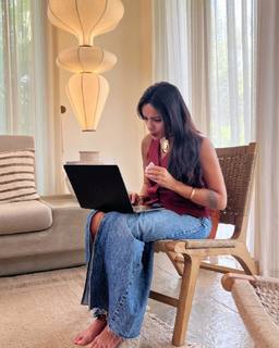 Megha Gupta feet photo thumbnail