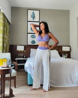 Megha Gupta feet photo thumbnail