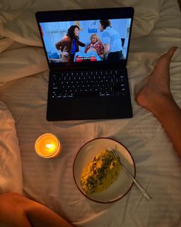 Megha Gupta feet photo thumbnail