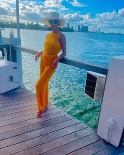Meghan King Edmonds feet photo 2