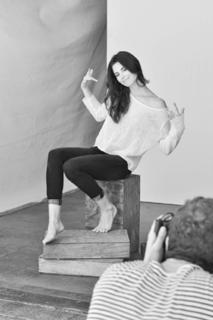 Meghan Ory feet photo thumbnail