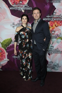 Meghan Ory feet photo thumbnail