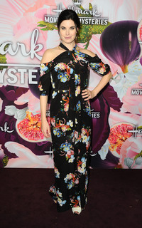 Meghan Ory feet photo thumbnail