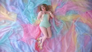 Meghan Trainor feet photo thumbnail