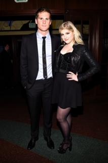 Meghan Trainor feet photo thumbnail