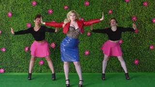 Meghan Trainor feet photo thumbnail