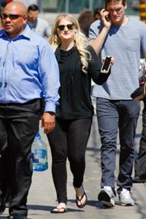 Meghan Trainor feet photo thumbnail