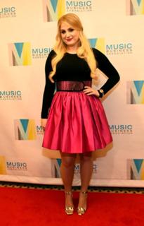 Meghan Trainor feet photo thumbnail