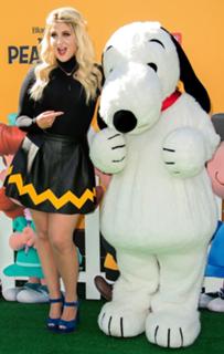 Meghan Trainor feet photo thumbnail