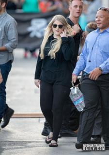 Meghan Trainor feet photo thumbnail