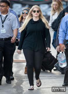 Meghan Trainor feet photo thumbnail