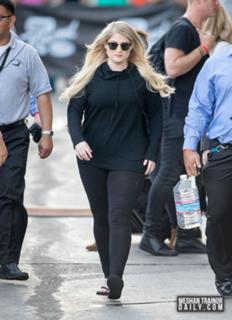 Meghan Trainor feet photo thumbnail