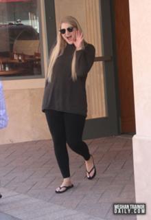 Meghan Trainor feet photo thumbnail