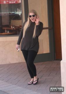 Meghan Trainor feet photo thumbnail