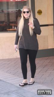 Meghan Trainor feet photo thumbnail