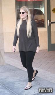 Meghan Trainor feet photo thumbnail