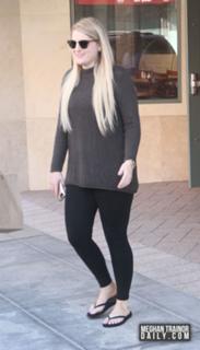 Meghan Trainor feet photo thumbnail
