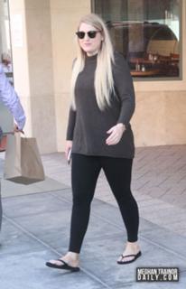 Meghan Trainor feet photo thumbnail