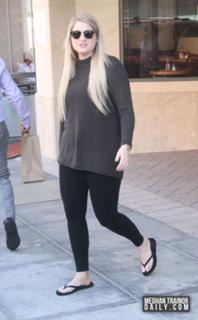 Meghan Trainor feet photo thumbnail