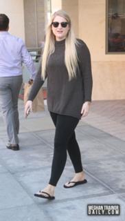 Meghan Trainor feet photo thumbnail