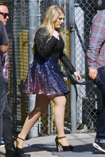 Meghan Trainor feet photo thumbnail