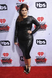 Meghan Trainor feet photo thumbnail