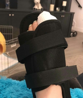 Meghan Trainor feet photo thumbnail
