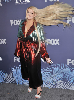 Meghan Trainor feet photo thumbnail