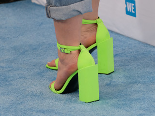 Meghan Trainor feet photo thumbnail