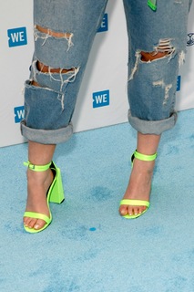 Meghan Trainor feet photo thumbnail