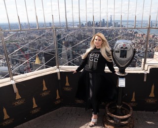 Meghan Trainor feet photo thumbnail