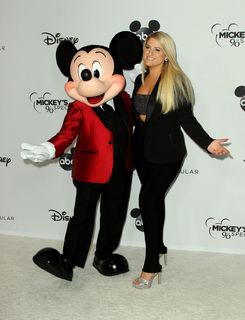 Meghan Trainor feet photo thumbnail