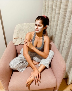 Meghna Kaur feet photo 6