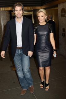 Megyn Kelly feet photo thumbnail
