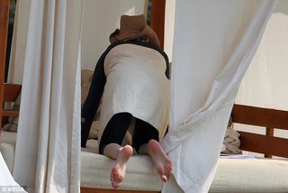 Megyn Kelly feet photo thumbnail
