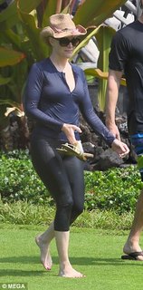 Megyn Kelly feet photo thumbnail