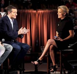 Megyn Kelly feet photo thumbnail