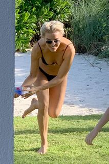 Megyn Kelly feet photo thumbnail