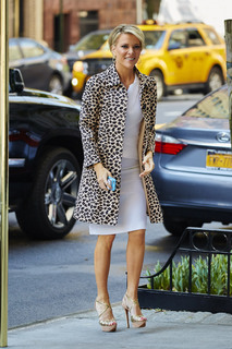 Megyn Kelly feet photo thumbnail