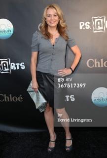 Megyn Price feet photo thumbnail