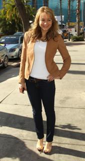 Megyn Price feet photo thumbnail