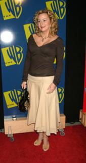 Megyn Price feet photo thumbnail