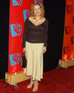 Megyn Price feet photo thumbnail