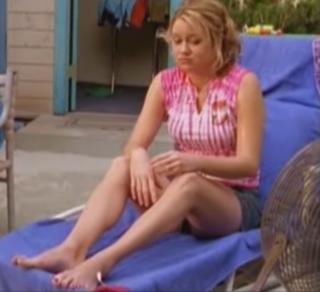 Megyn Price feet photo thumbnail