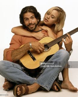 Megyn Price feet photo 3